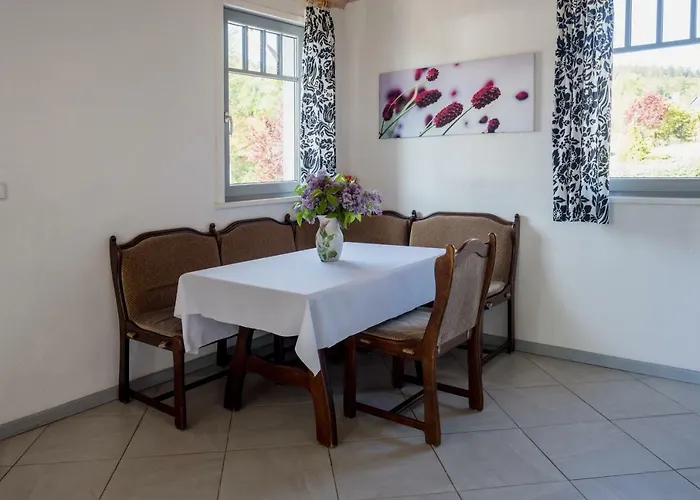 Skowronek Lodge Szczytna